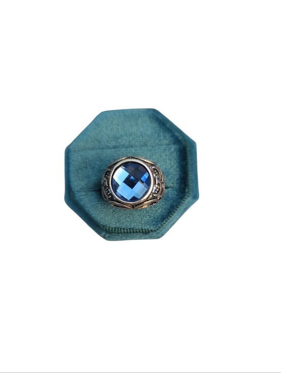 Jewelry - Vintage Size 7.5 Tarnished Silver Toned Blue Crystal Statement Ring